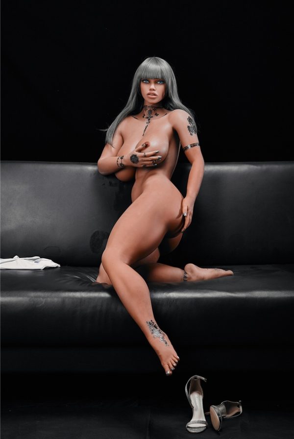 Mit einem Augenzwinkern kommt die Real Doll, 158cm pure Freude – Bild 2