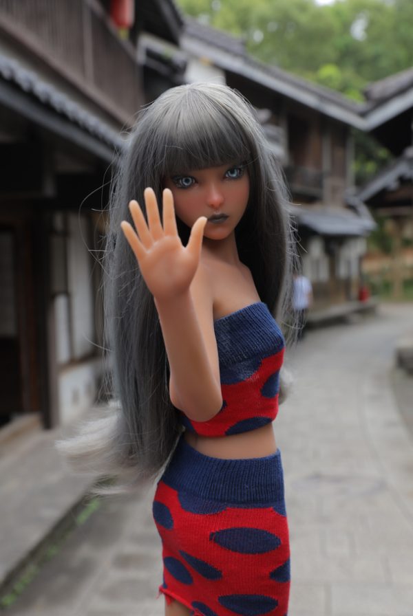 Zarte Abendfigur mit Kunstvollem Design Und Warmer Silikontextur